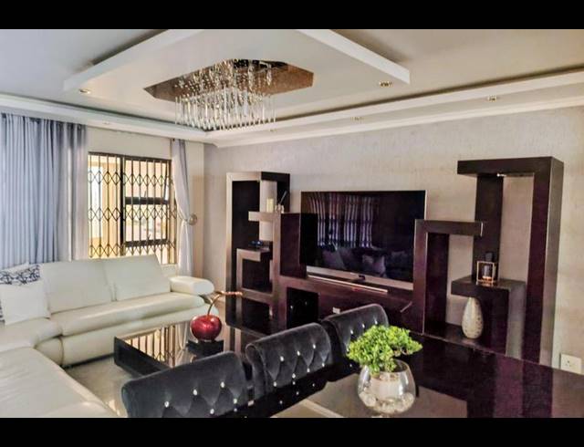 3 BEDROOM TOWNHOUSE FOR SALE IN BEDFORD GARDENS